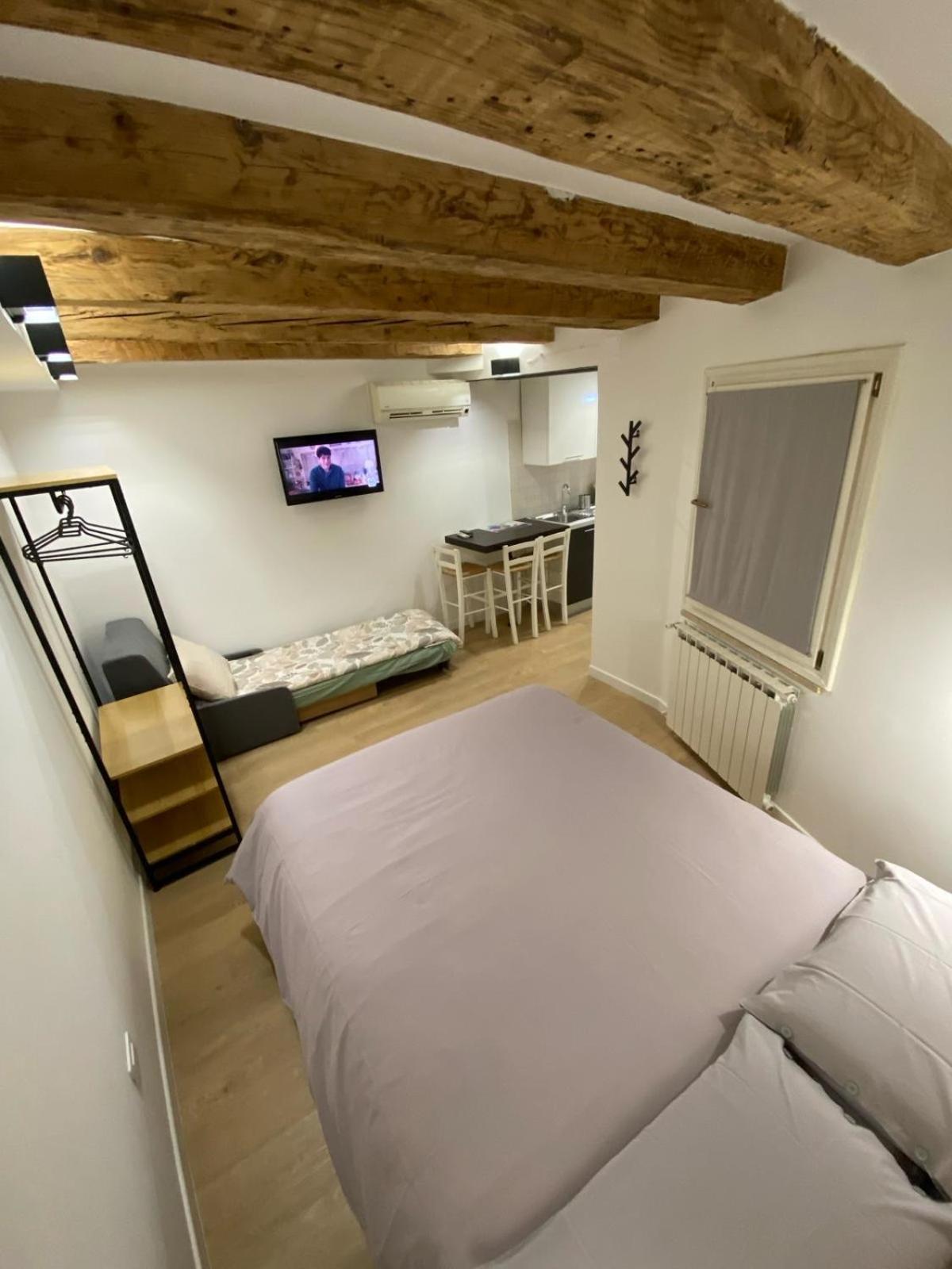 Oasi Central - Appartamento In Pieno Centro Триест Экстерьер фото